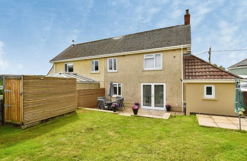 Margam Cottage | TY DRWS NESAF, pet friendly, with open fire in Cwmllynfell