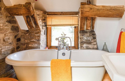 Talybont-on-Usk Cottage | Ty Fferm Hen - UK36420