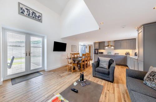 Trevor House | Ty Godro - Uk12745