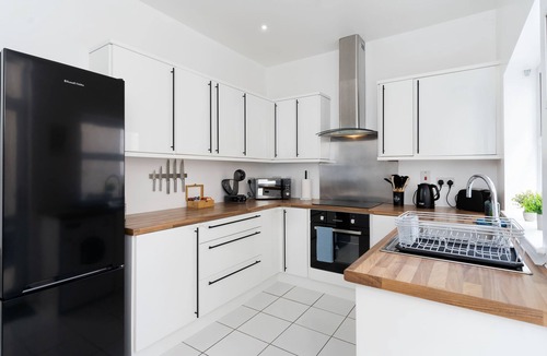 Glynneath House | Ty Gwladus a Einion