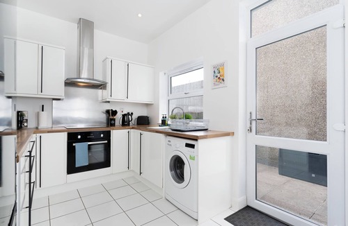 Glynneath House | Ty Gwladus a Einion