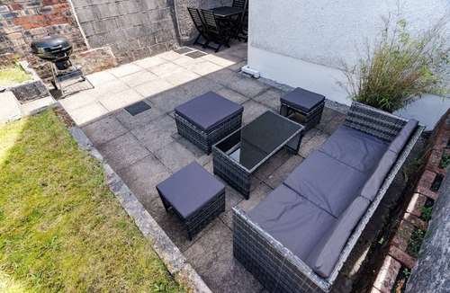 Glynneath House | Ty Gwladus a Einion