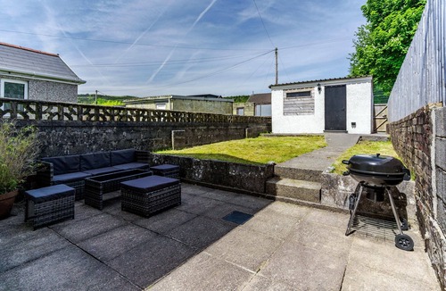 Glynneath House | Ty Gwladus a Einion