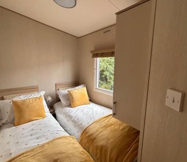 Llandwrog Ski Chalet | Ty hedd static caravan