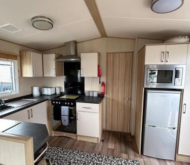 Llandwrog Ski Chalet | Ty hedd static caravan