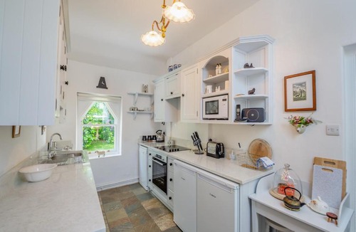 Llanddaniel Fab House | Ty Het