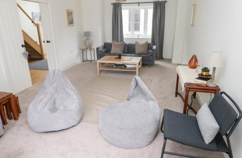 Houghton House | Ty Landsker