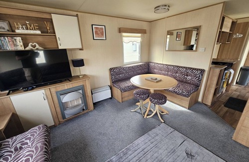 Towyn Ski Chalet | Ty Mawr Chalet Sleeps 6 With Fireplace