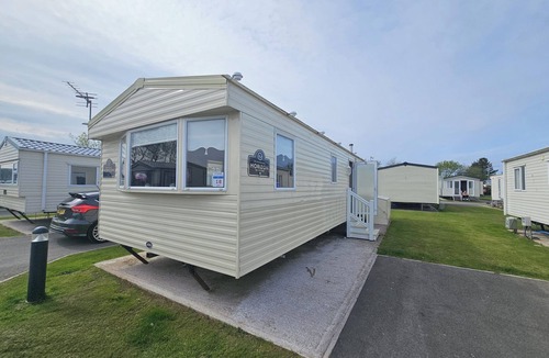 Towyn Ski Chalet | Ty Mawr Chalet Sleeps 6 With Fireplace