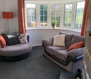 Llanfair Caereinion House | Ty Newydd