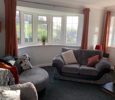 Llanfair Caereinion House | Ty Newydd