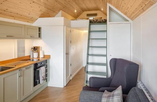 Kendal House | Tyan - Uk49354