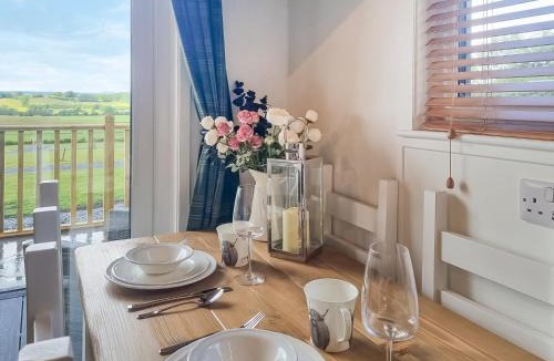 Kendal House | Tyan - Uk49354