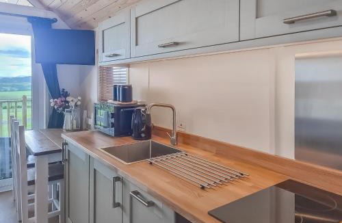 Kendal House | Tyan - Uk49354