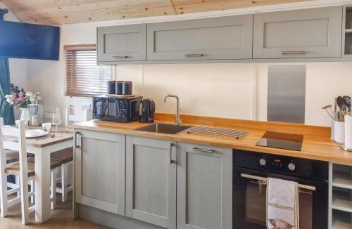 Kendal House | Tyan - Uk49354