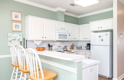 Tybee Island Condo | Tybee Sands 4A | Pet Friendly, Prime Location!