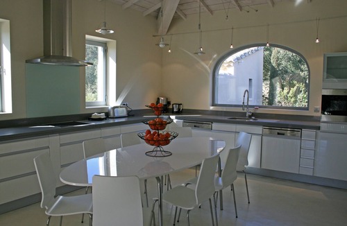 Montaren-et-Saint-Mediers Villa | Typical villa in Uzège for 12 people Air-conditioned barbecue and swimming pool