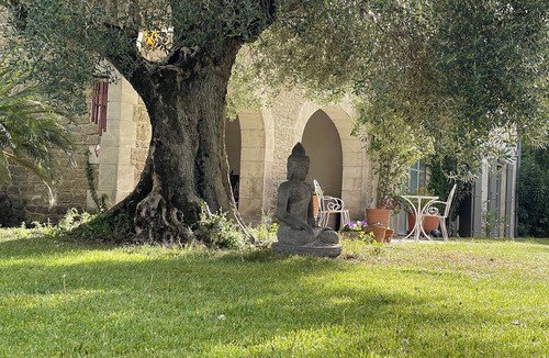 Montaren-et-Saint-Mediers Villa | Typical villa in Uzège for 12 people Air-conditioned barbecue and swimming pool