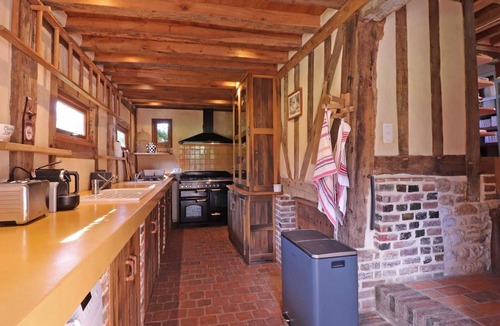 Saint-Evroult-de-Montfort Cottage | Typical cottage with fireplace and garden, pets allowed