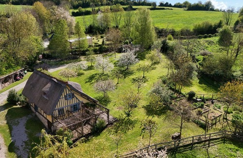 Saint-Evroult-de-Montfort Cottage | Typical cottage with fireplace and garden, pets allowed