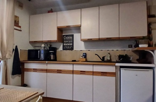 Old Town Apartment | Typical 1-star 2-room apartment facing Tours castle and cathedral