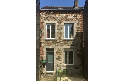 Revin House | typical center house with garden