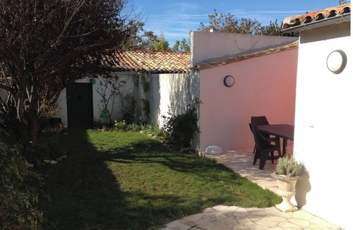 Loix House | Typical, completely renovated Réthaise house