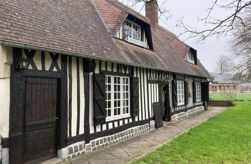 Angiens House | Typical farmhouse between sea and countryside