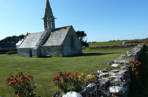 Ploneour-Lanvern House | Typical house, completely renovated, comfortable and warm.