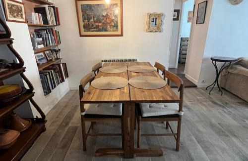 Quartier Sainte-Avoye Apartment | Typical Marais 3 bedroom - Beaubourg
