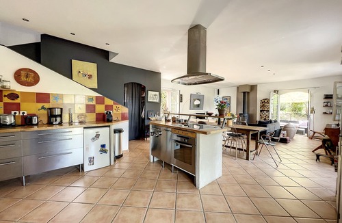 Cadenet Villa | Typical provencal villa