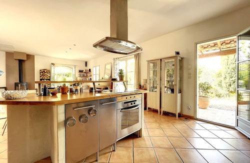 Cadenet Villa | Typical provencal villa