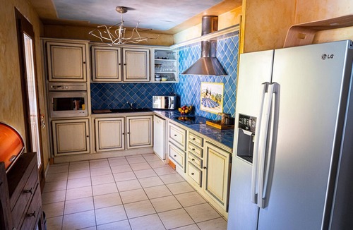 Volx Villa | Typical Provencal villa, pool, luxurious amenities