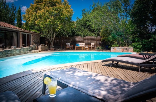 Volx Villa | Typical Provencal villa, pool, luxurious amenities