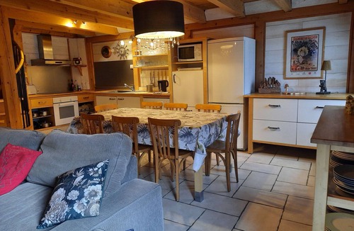 Antignac House | TYPICAL PYRENEAN CHALET BARN, ENCLOSED GARDEN, 5 MINS FROM LUCHON