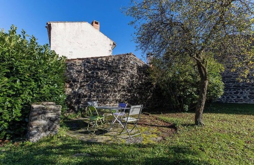 Mareugheol House | Typical stone house in the middle of a quiet village