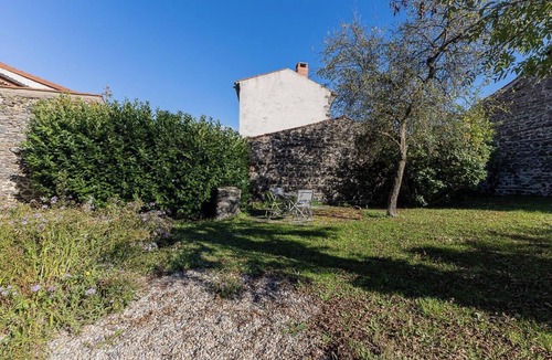 Mareugheol House | Typical stone house in the middle of a quiet village