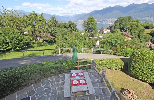 Magadino House | Typical Ticino house in an elevated position in Gambarogno