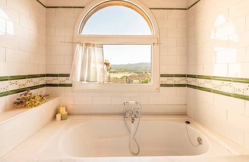 Cruilles House | Typical town house just 20 minutes from the beach and Girona