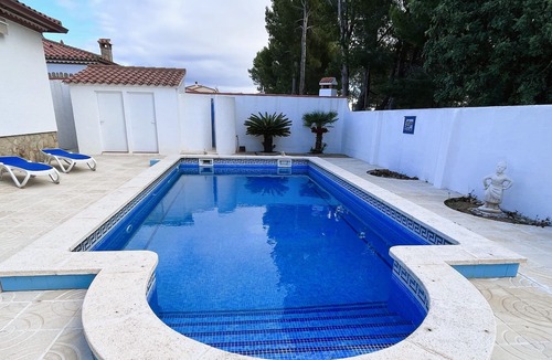 Rustical Mont-roig Ski Chalet | Typical villa with private pool in Miami Platja!