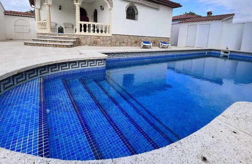 Rustical Mont-roig Ski Chalet | Typical villa with private pool in Miami Platja!