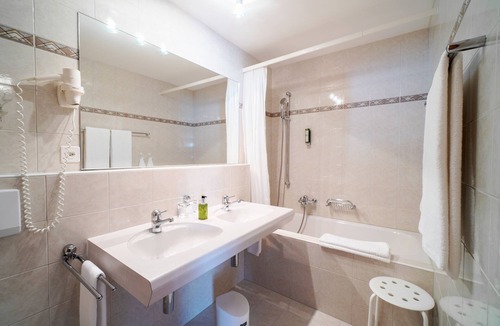 Engadin Scoul Hotel | Typically Swiss Hotel Altana