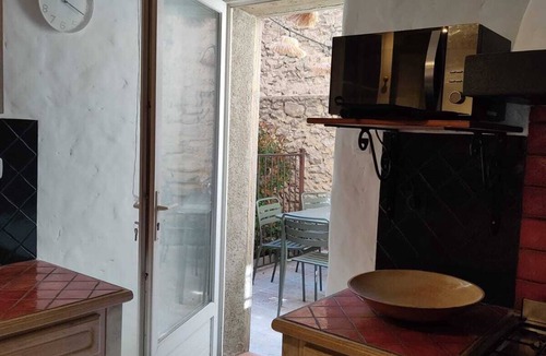 Malemort-du-Comtat House | Typique Maison de Village Provençal