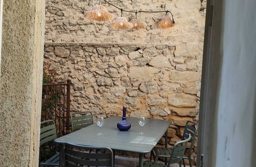 Malemort-du-Comtat House | Typique Maison de Village Provençal