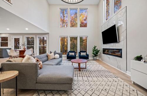 Dunn Loring Villa | Tysons LUXE 6BR Modern and Spacious