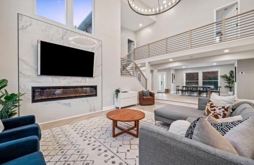 Dunn Loring Villa | Tysons LUXE 6BR Modern and Spacious