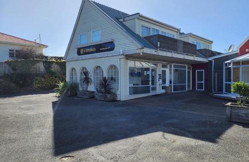 Paraparaumu Beach Hotel | U Studios Paraparaumu Beach