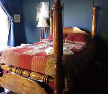 Staunton Bed & Breakfast | Ubon Thai Victorian Inn & Restaurant