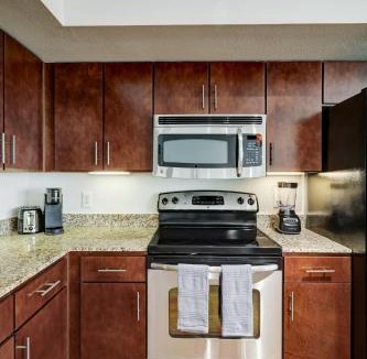 River Oaks Apartment | UBP - Luxury 1 Bed Apt Montrose Resort Living