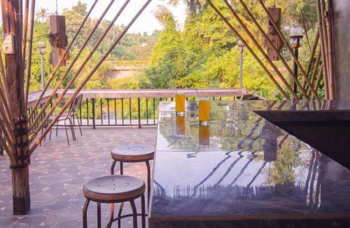 Singapadu Tengah Villa | Ubud 3 bedrooms with river view